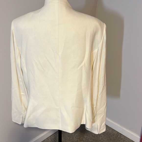 Cream Kasper Suit Size 18 - Picture 6 of 12